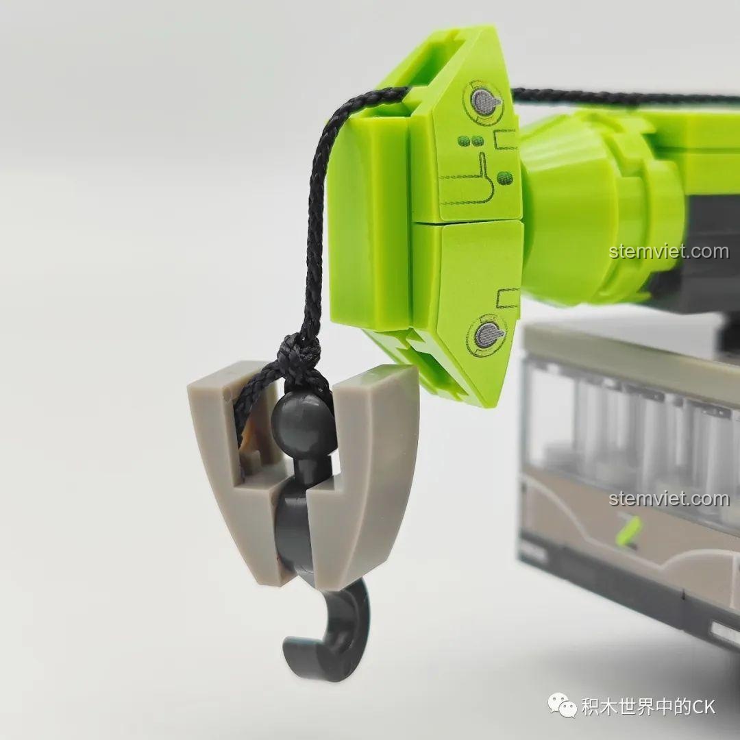 Tấm sticker decal cho xe ủi SEMBO 705102 Zoomlion, với các chi tiết bảng điều khiển và logo, tăng tính chân thực cho mô hình.