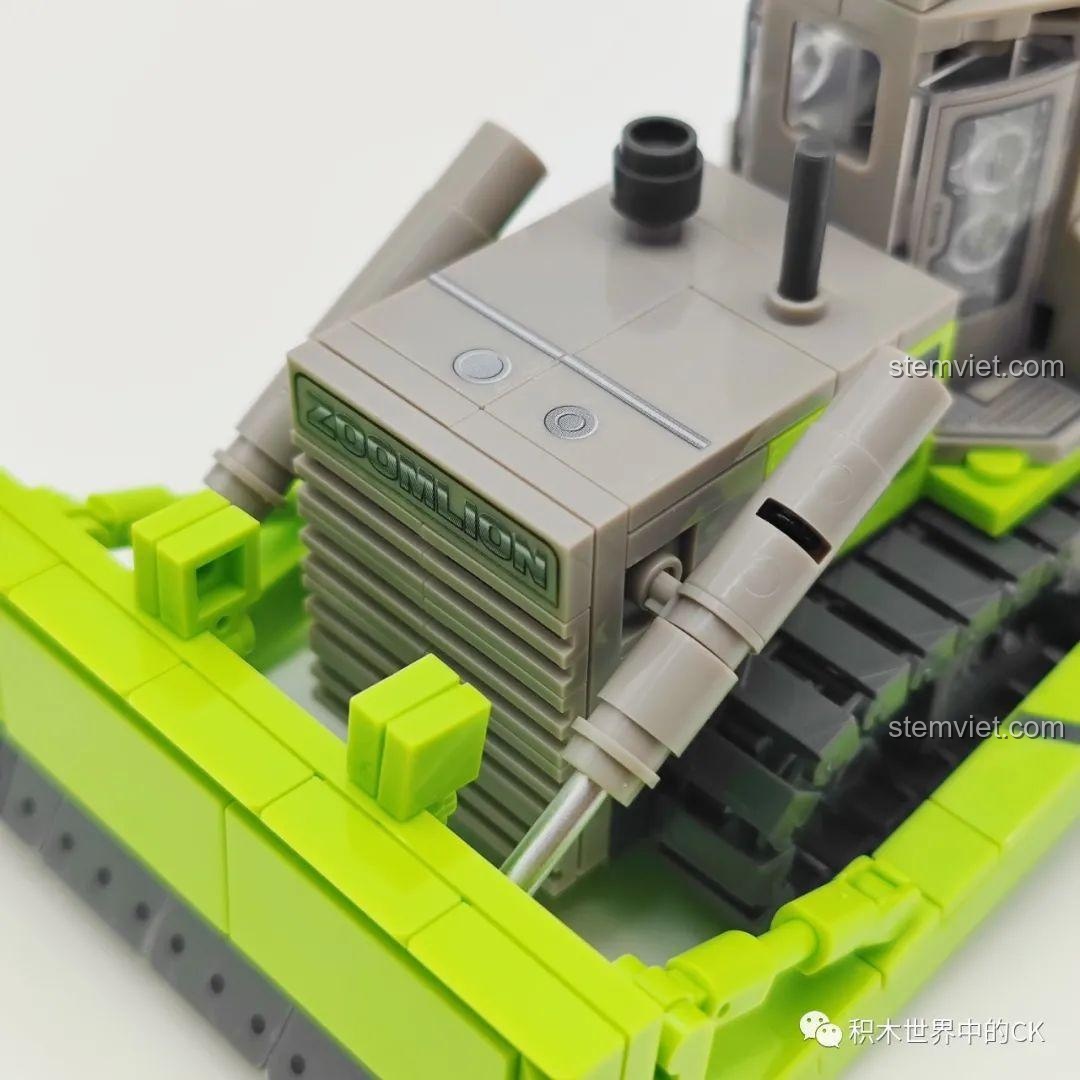 Tấm sticker decal cho xe xúc đất SEMBO 705103 Zoomlion, với các chi tiết bảng điều khiển và logo, tăng tính chân thực cho mô hình.