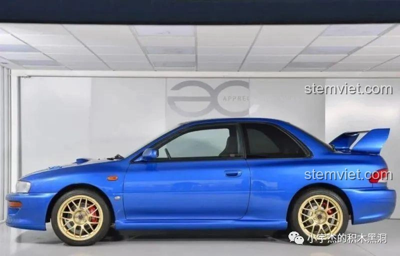Hình ảnh thực tế của chiếc Subaru Impreza 22B STi Version màu xanh, góc nhìn bên hông.