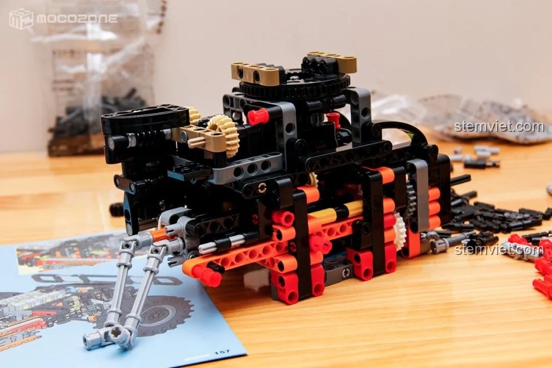 Súng máy Gatling gắn trên nóc xe Humvee H1.