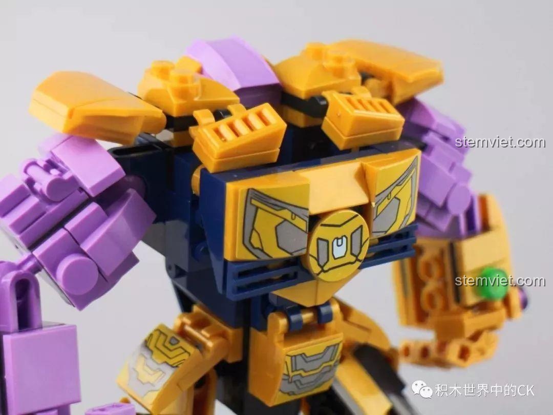 Buồng lái của Mech Thanos SX 4008, nơi minifigure Thanos có thể ngồi vào