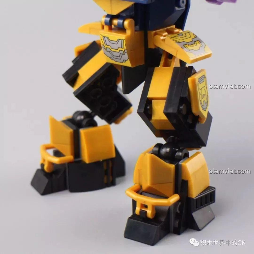 Mech Thanos SX 4008 tạo dáng chiến đấu ấn tượng