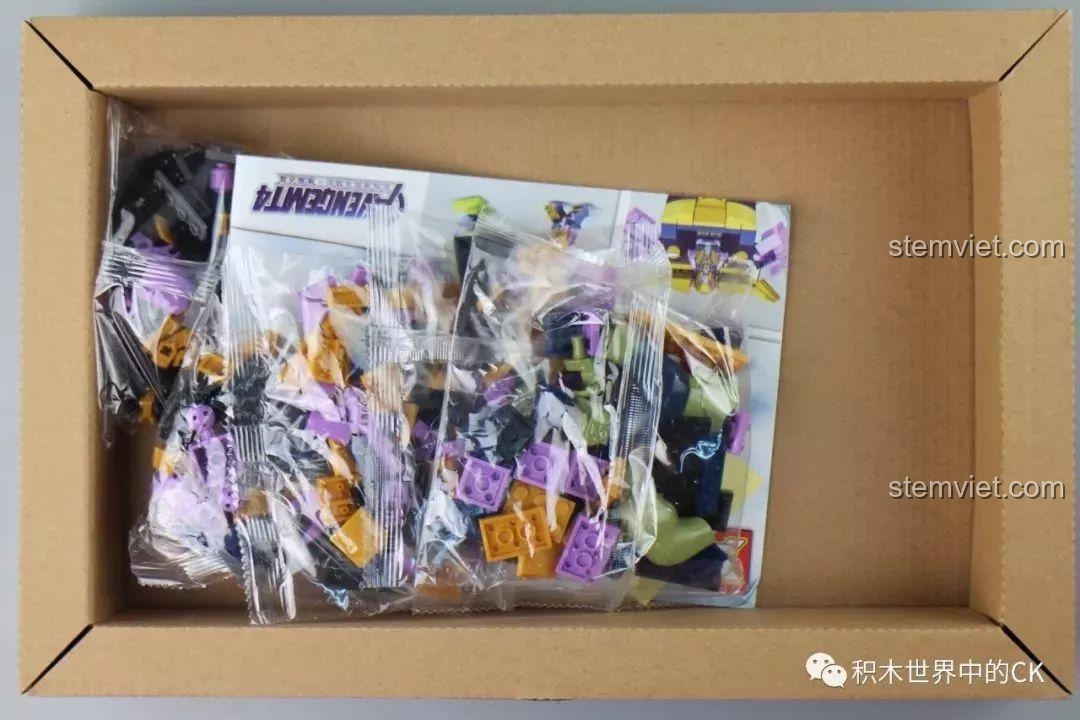 Bên trong hộp bộ lắp ráp Robot Thanos SX 4008, các mảnh ghép được đóng gói cẩn thận