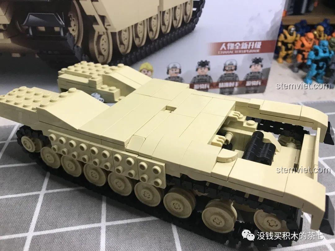 Chi tiết không cố định trên bộ lắp ráp Xe Tăng Quân Sự M1A2 Abrams SY 0100, có thể gây khó khăn