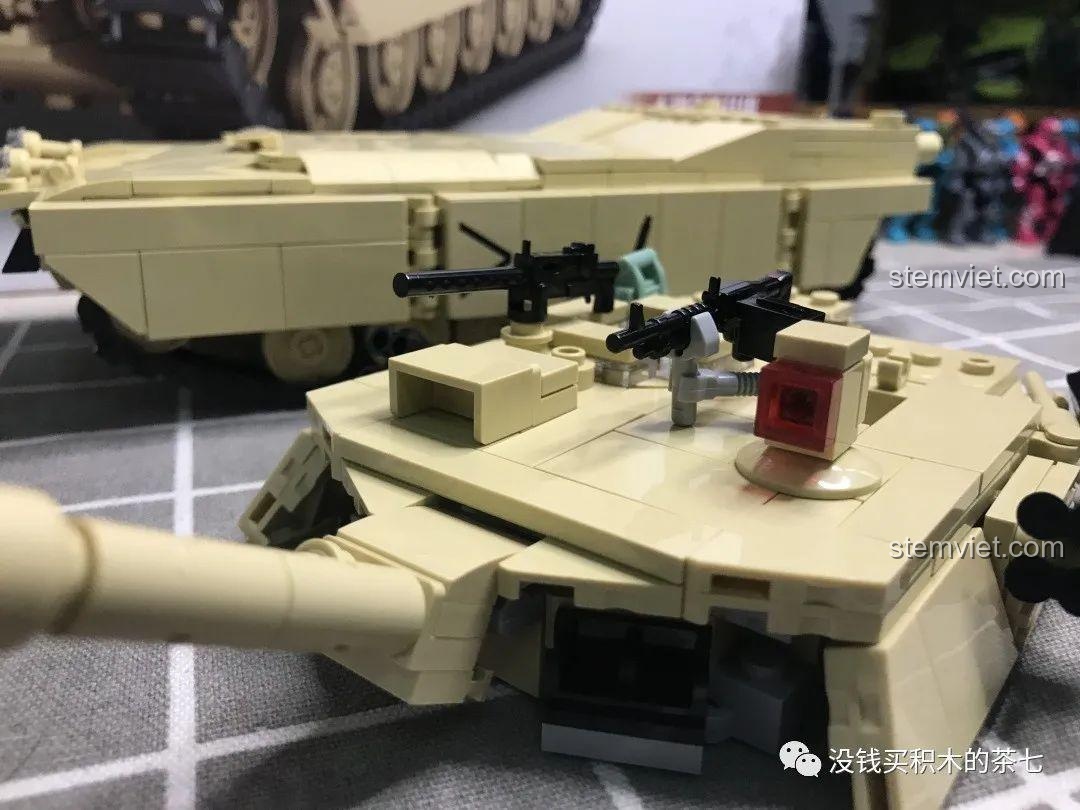 Nòng pháo đang được lắp ráp vào bộ lắp ráp Xe Tăng Quân Sự M1A2 Abrams SY 0100, chi tiết lắp ráp