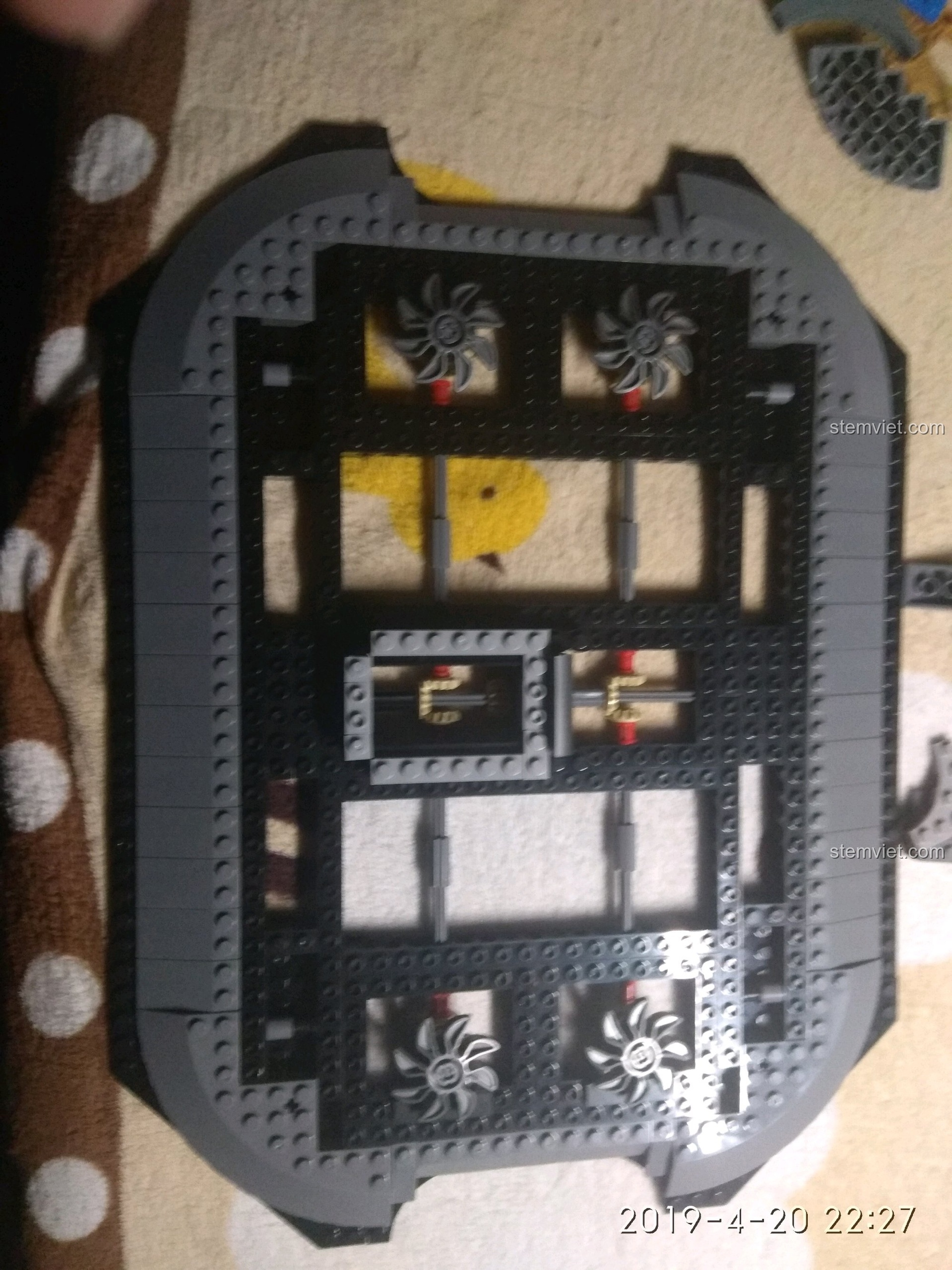 Đế trưng bày Voltron SY 1130 có đèn LED, ánh sáng rực rỡ, nâng tầm sưu tập