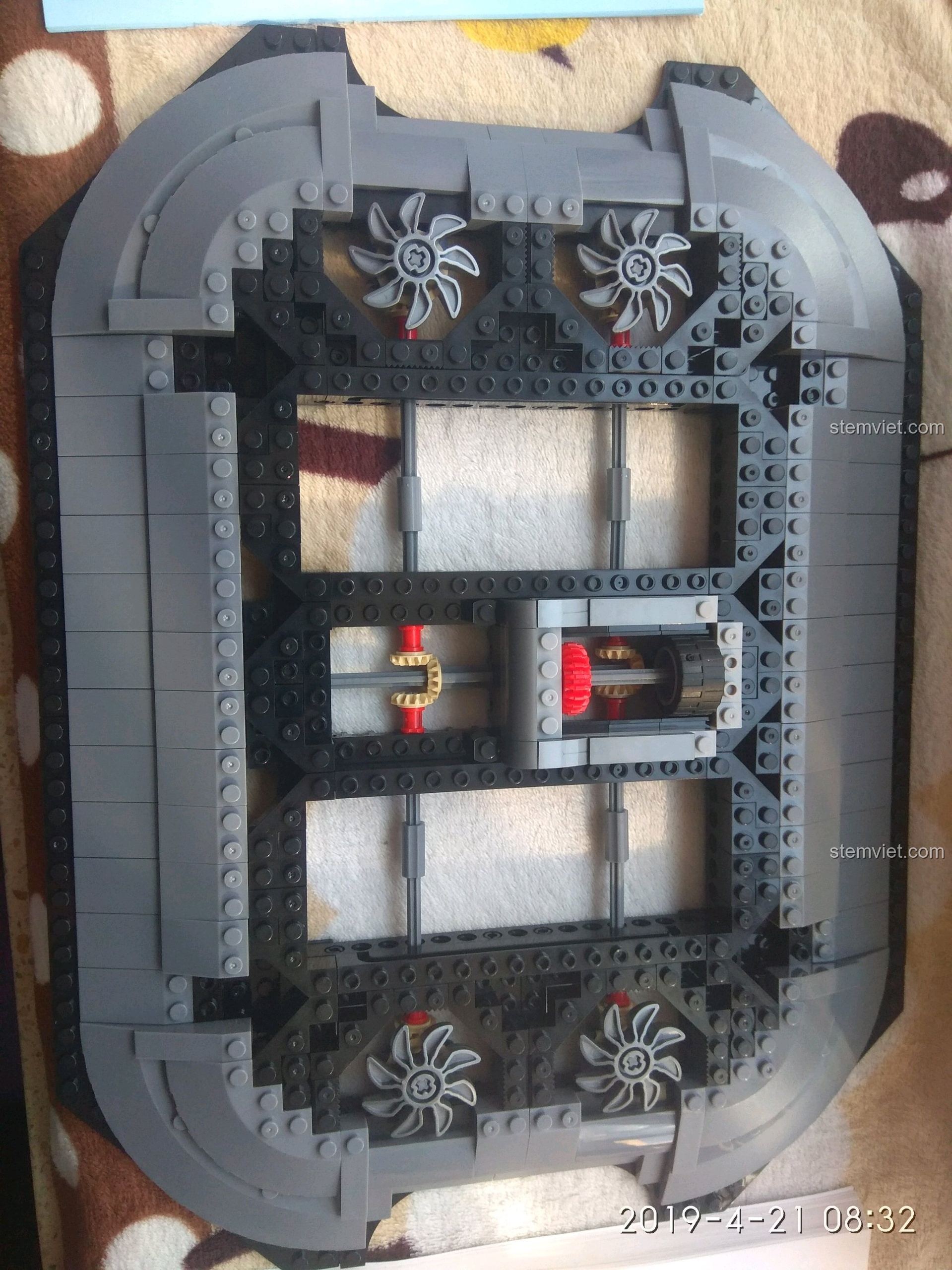 Lỗi sơn trên chi tiết mô hình Voltron SY, ảnh review người dùng