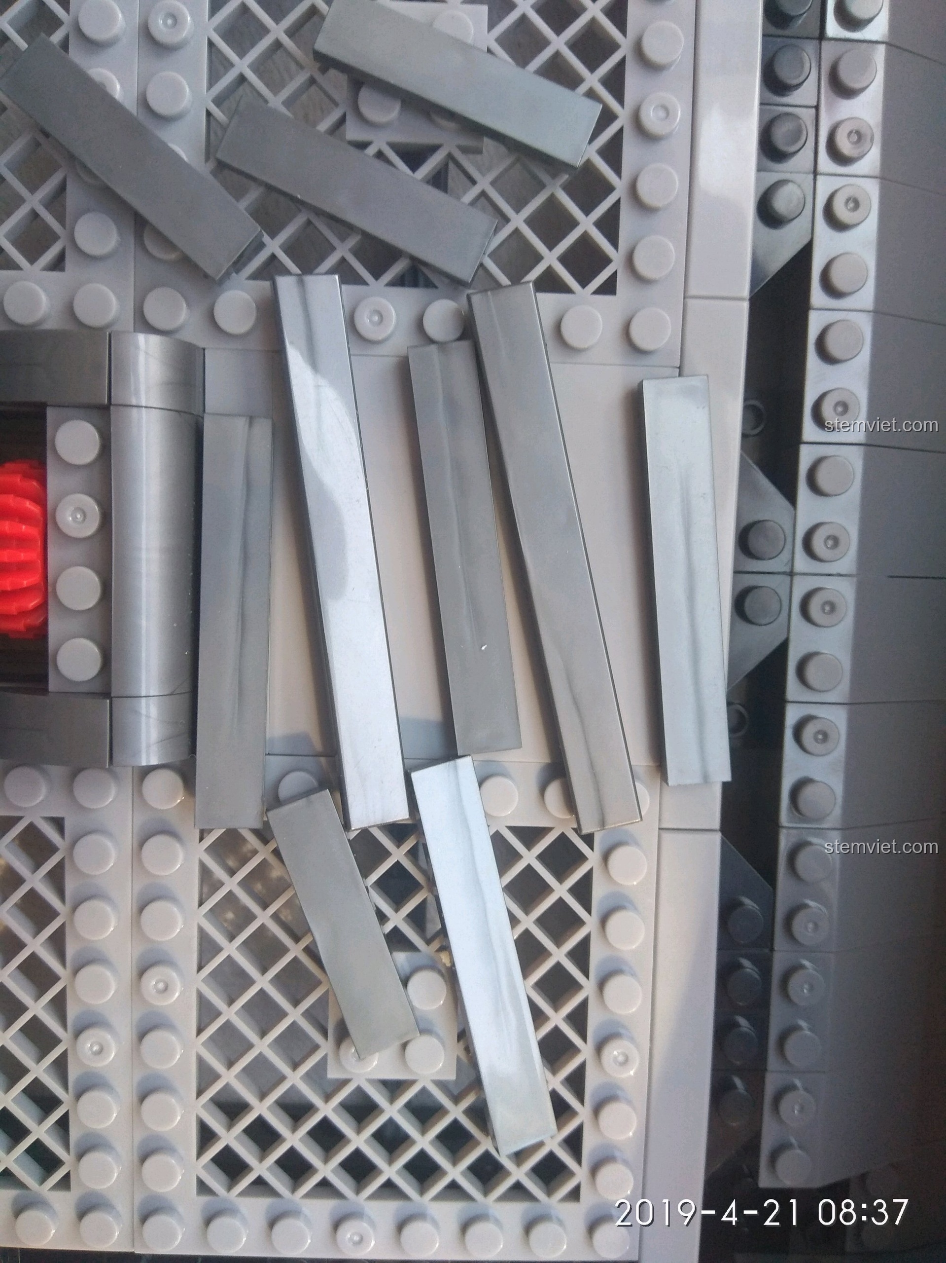 Chân sư tử Voltron SY, từ trên xuống