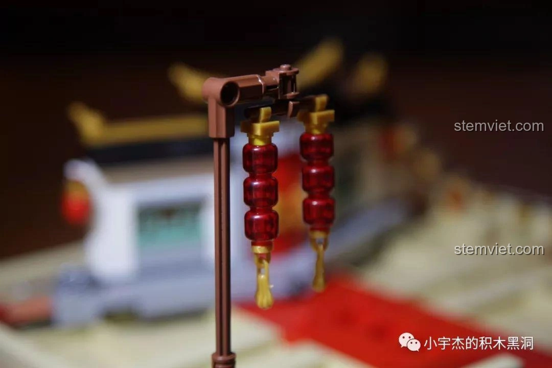 Chi tiết đèn lồng và cột đèn đường trong bộ lắp ráp SY 1479 Sách xếp hình Tết, mang đậm không khí lễ hội.