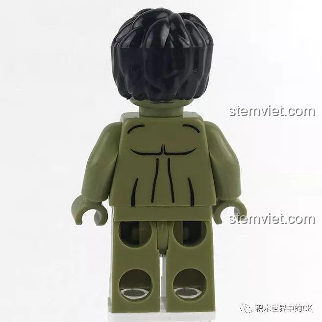 Hướng dẫn lắp ráp chi tiết cho minifigure Iron Man MK38 trong sách hướng dẫn.
