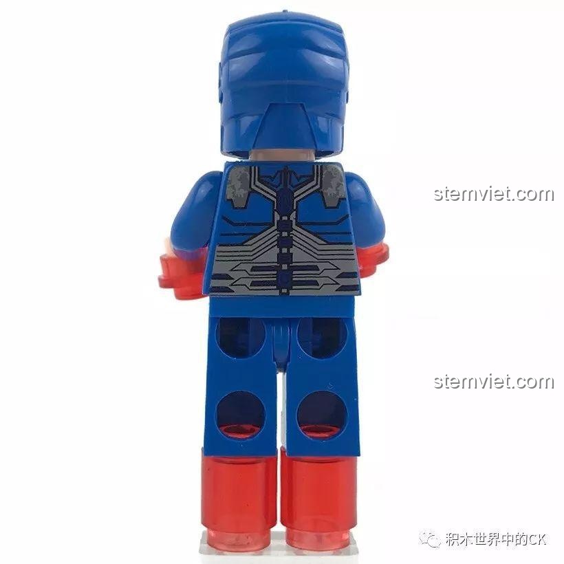 Cận cảnh minifigure Iron Man MK38 với biểu cảm khác khi mở mặt nạ.