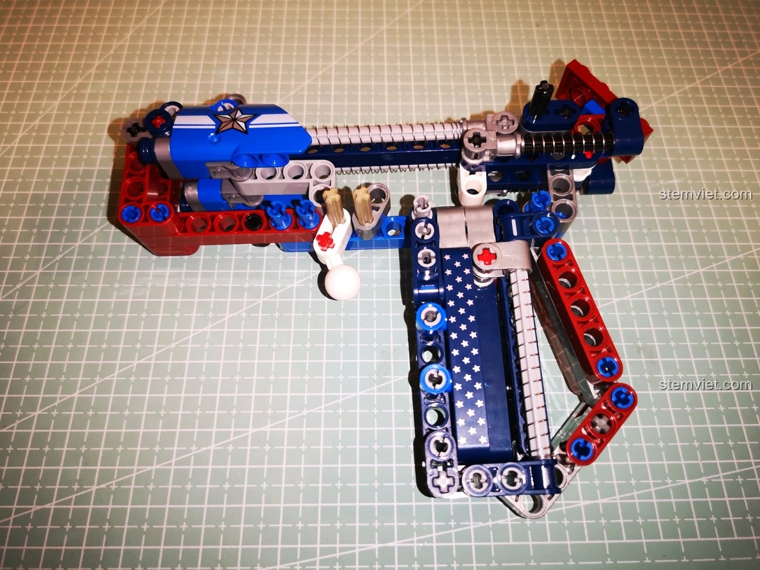 Chi tiết cơ chế cò súng với dây chun của mô hình SY 7018C.