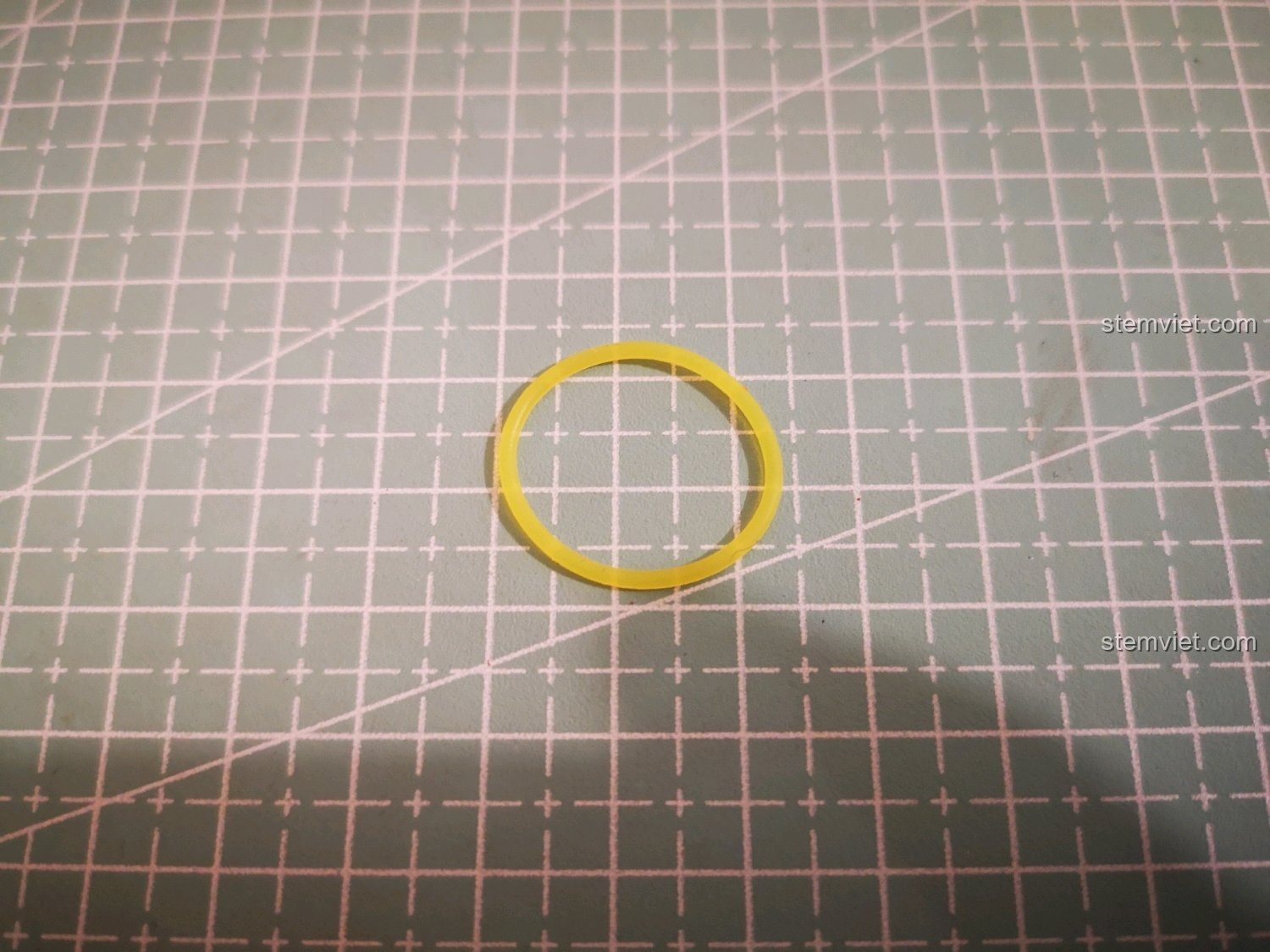 Dây chun đi kèm trong bộ lắp ráp súng đồ chơi SY 7018C.