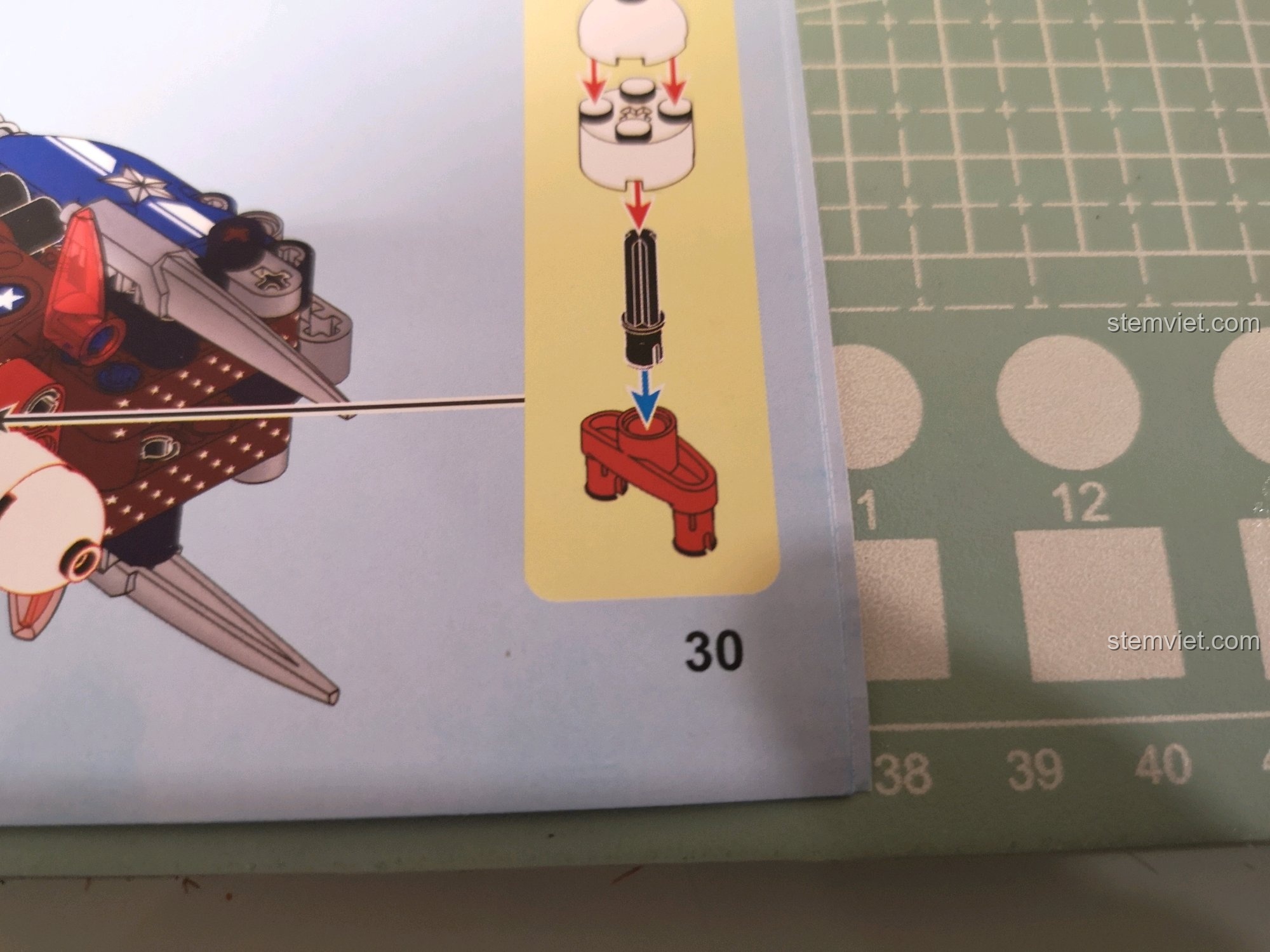 Mô hình súng Captain America SY 7018C hoàn thiện.