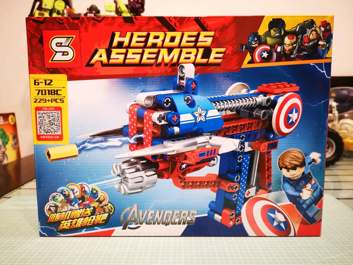 Hộp đồ chơi lắp ráp súng lục Captain America SY 7018C cho bé trai 9 tuổi, có thể bắn đạn nhựa.