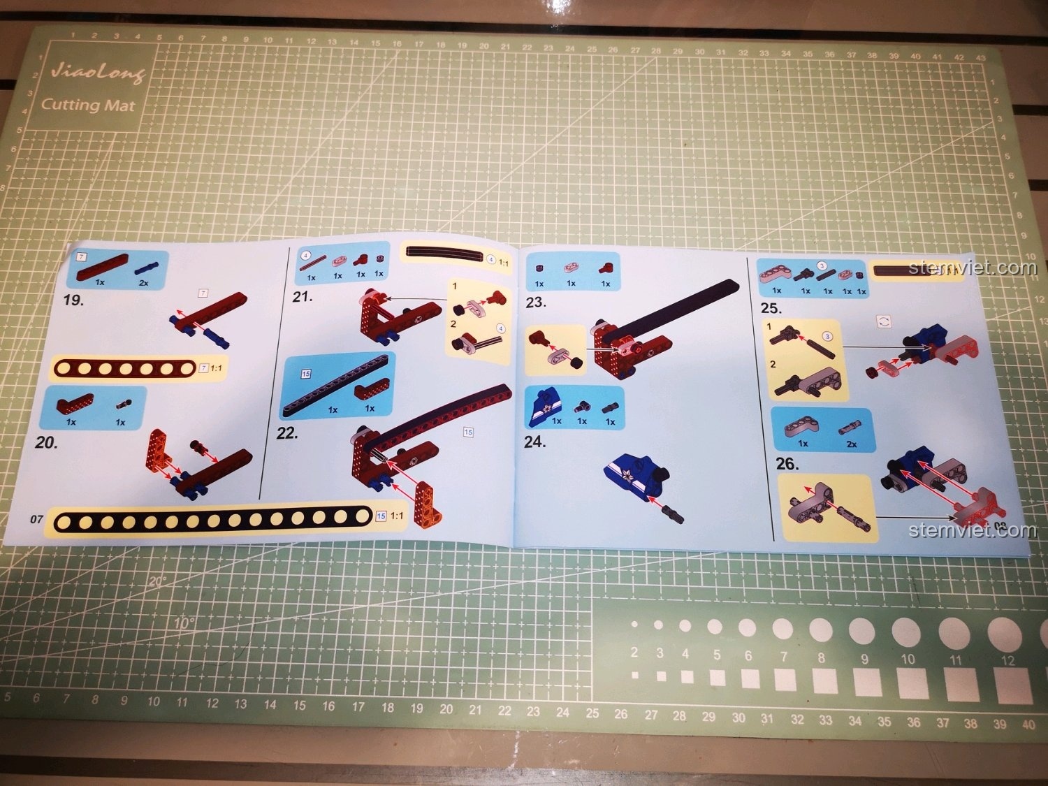 Hướng dẫn lắp ráp chi tiết bên trong sách của bộ SY 7018C Súng Đội Trưởng Mỹ.