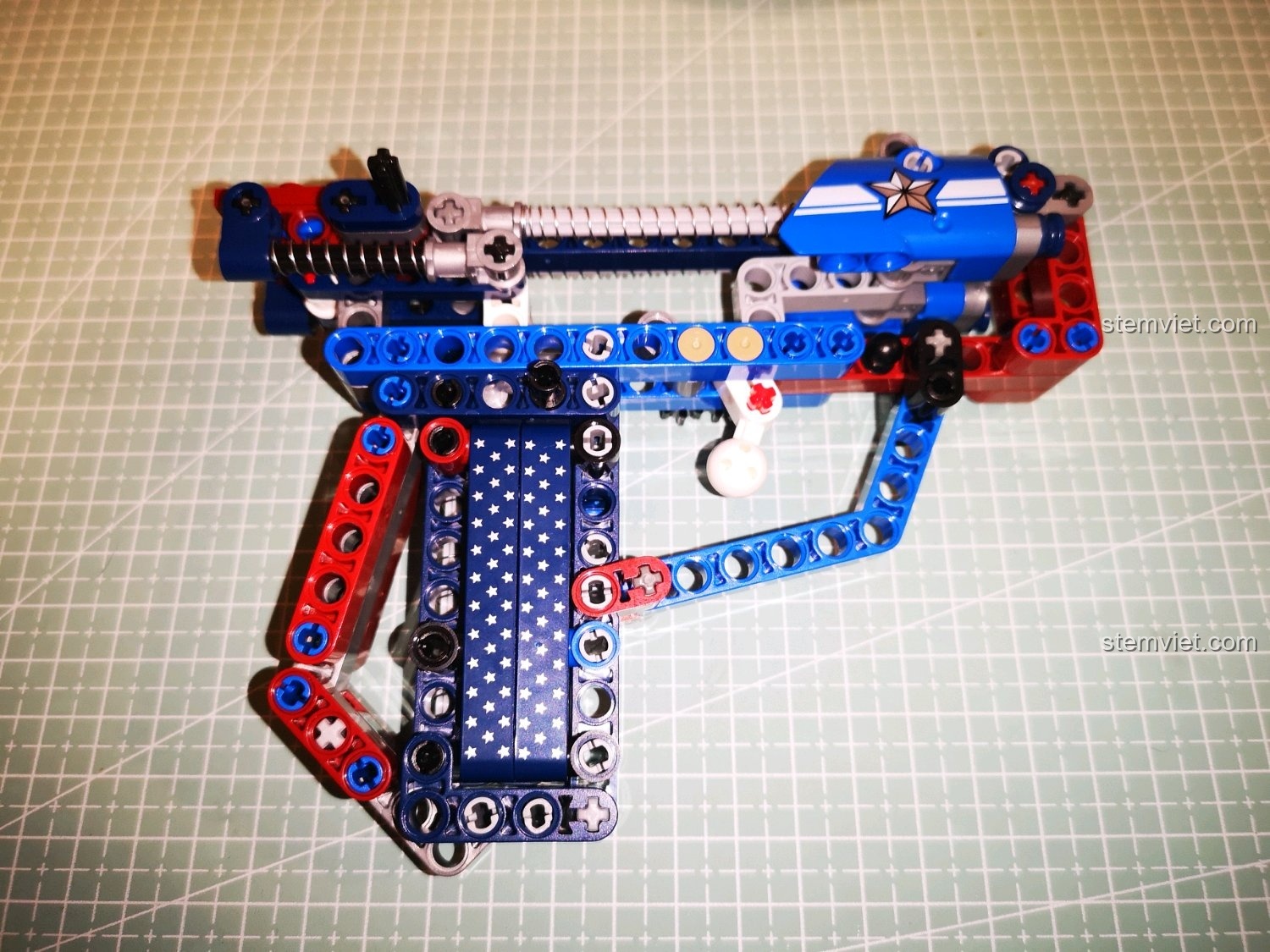 Mô hình súng SY 7018C sau khi lắp ráp xong phần khung chính.