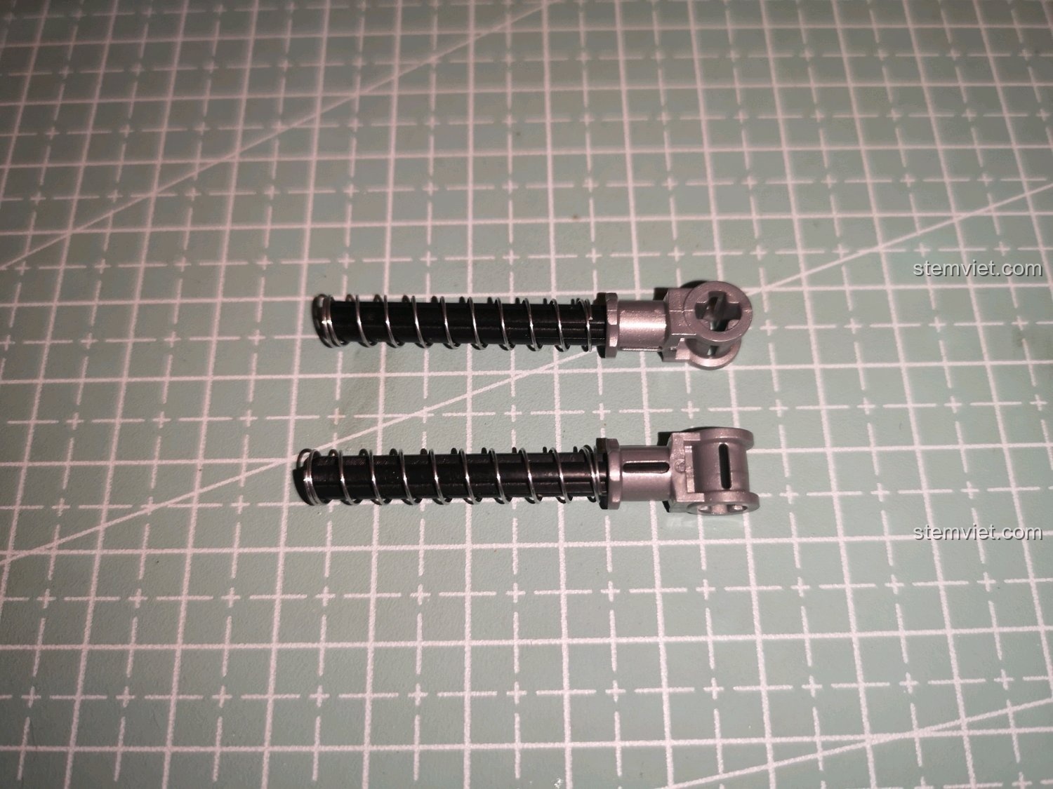 Chi tiết lò xo nhỏ cho cò súng của mô hình SY 7018C.