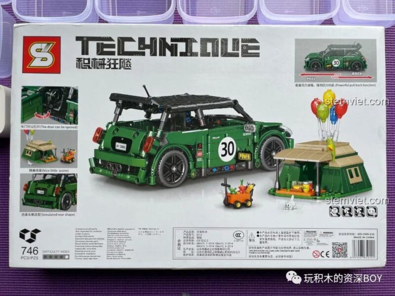 Mặt sau hộp đồ chơi lắp ghép SY8316, mô tả các chức năng như cửa mở, động cơ kéo lùi và các phụ kiện đi kèm.