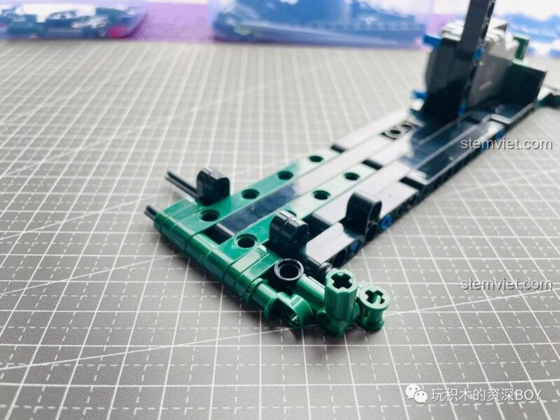 Hoàn thiện phần thân sau của Xe hơi Mini màu xanh lá SY.