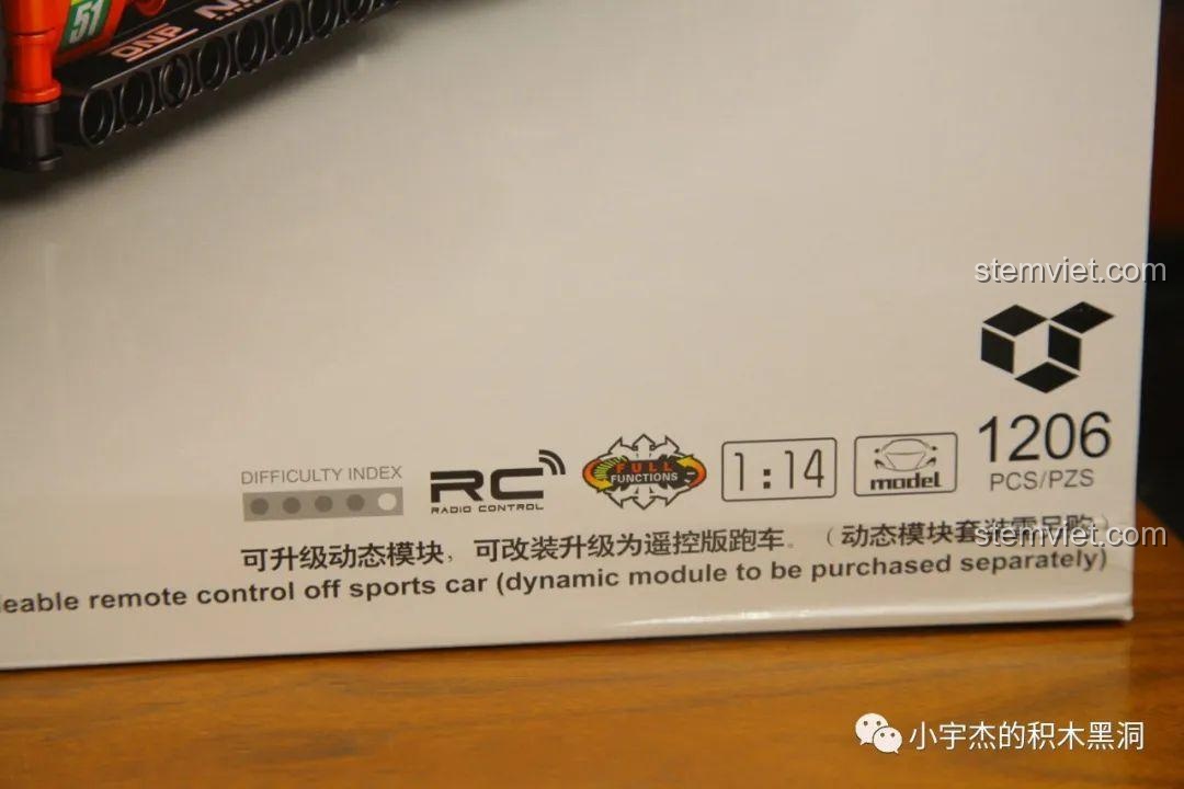Chi tiết hộp bộ đồ chơi mô hình Ferrari 488 GTE SY 8613, nhấn mạnh chủ đề Technic và khả năng nâng cấp RC.