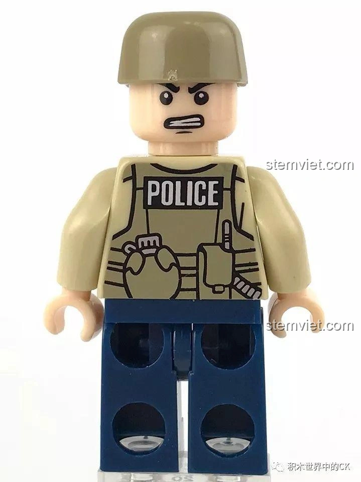 Minifigure cảnh sát với mũ bảo hiểm và áo giáp, chi tiết in ấn sắc nét, trong bộ SY SD9548.