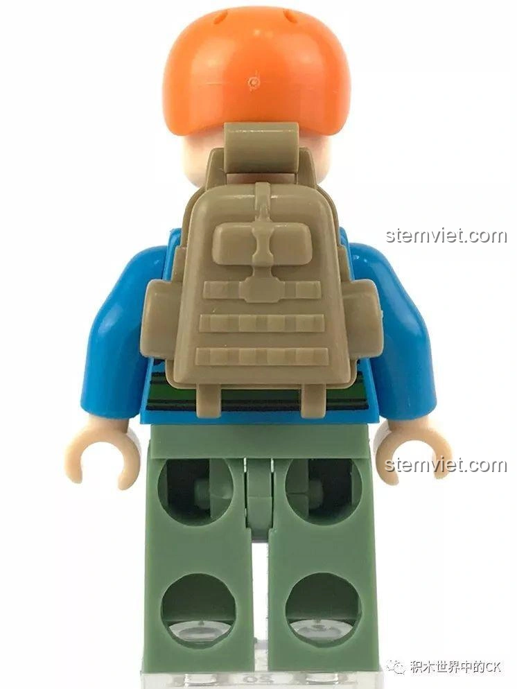 Minifigure Forest Explorer đeo balo, sẵn sàng cho nhiệm vụ cứu hộ rừng rậm trong bộ SY SD9548.