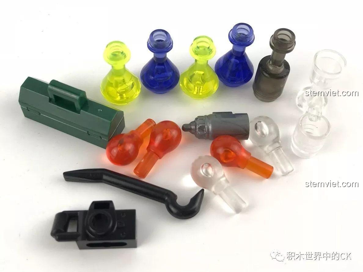 Góc nhìn từ trên xuống của bộ lắp ghép SY SD9606 Phòng thí nghiệm sinh hóa cảnh sát tương lai ở chế độ mở, đồ chơi lắp ráp linh hoạt.