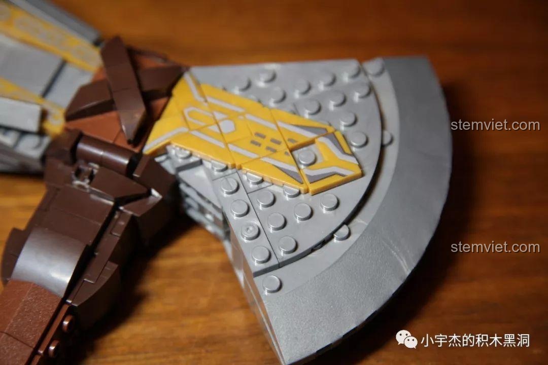 Mô hình Rìu Stormbreaker SY1399 nhìn từ một góc khác, thể hiện chi tiết thiết kế.