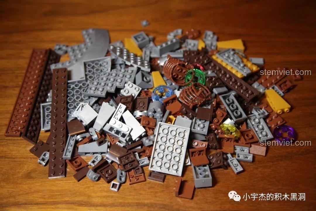 Toàn bộ 410 mảnh ghép của bộ SY1399 được đổ ra để bắt đầu quá trình lắp ráp.