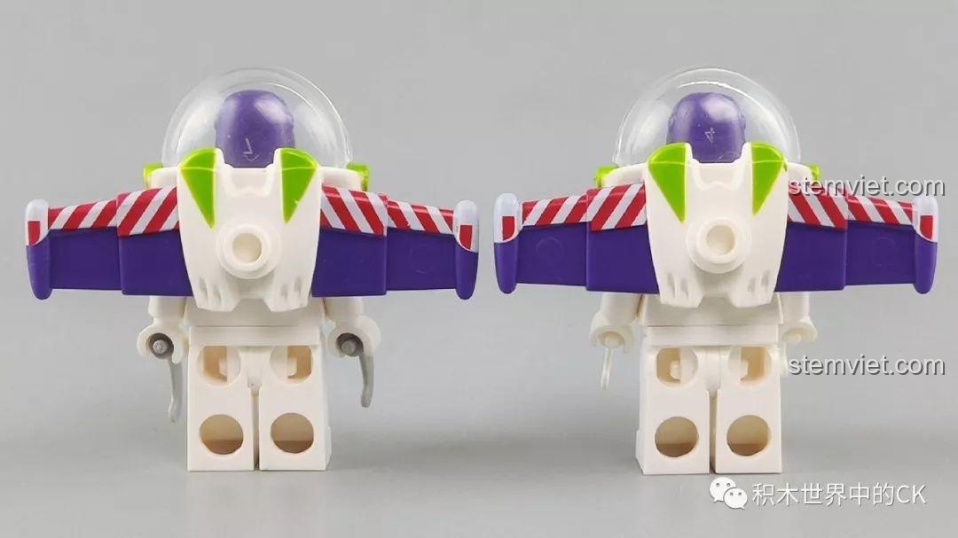 Mặt sau của minifigures Buzz Lightyear với bộ cánh phản lực đặc trưng.