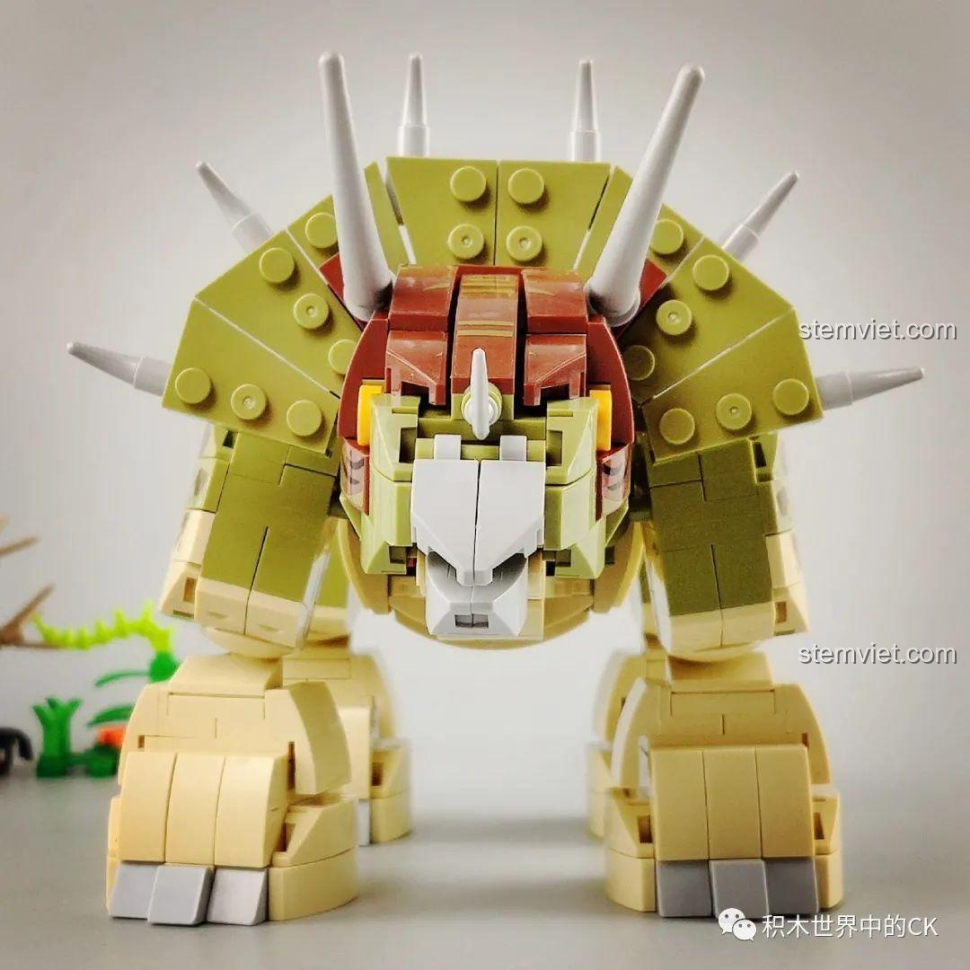 Mặt sau của minifigure nhân viên công viên trong bộ đồ chơi mô hình SY1508.