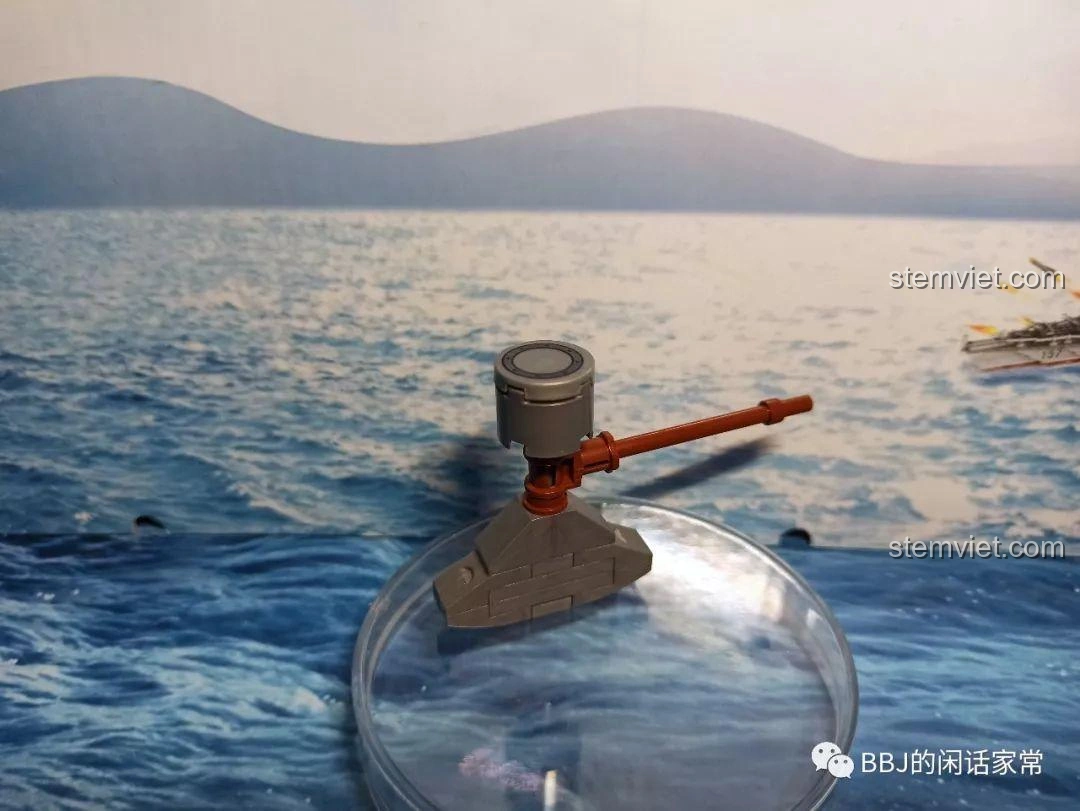 Cận cảnh búa Stormbreaker, vũ khí biểu tượng của Thor, được lắp ráp từ bộ SY1341D Robot Chiến Đấu Thor, chi tiết sắc nét.