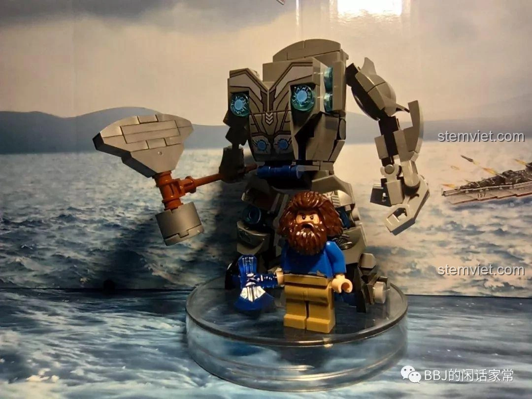 Giáp chiến đấu Thor và minifigure Thor