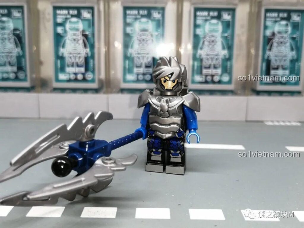 Mô hình lắp ráp Triệu Vân - Tương Lai Kỷ Nguyên của SY, với vũ khí rìu chiến màu bạc và xanh.