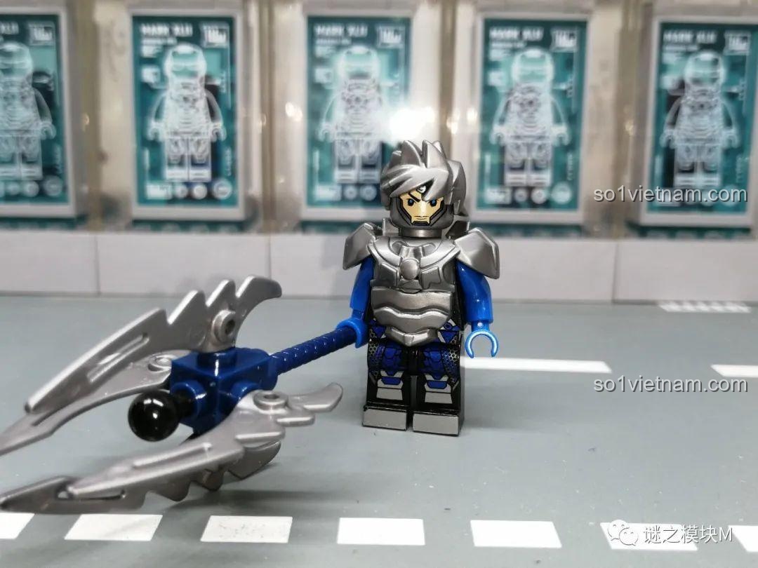 Mô hình lắp ráp Triệu Vân - Tương Lai Kỷ Nguyên của SY, với vũ khí rìu chiến màu bạc và xanh.
