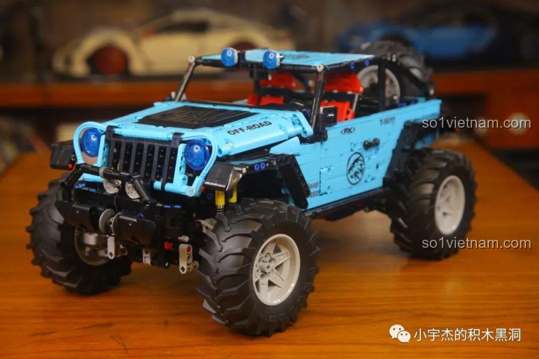 Mô hình Taigao Le T4012 Xe Tăng Diệt Ferdinand từ góc nhìn phía trước, với các chi tiết đèn pha và lưới tản nhiệt.