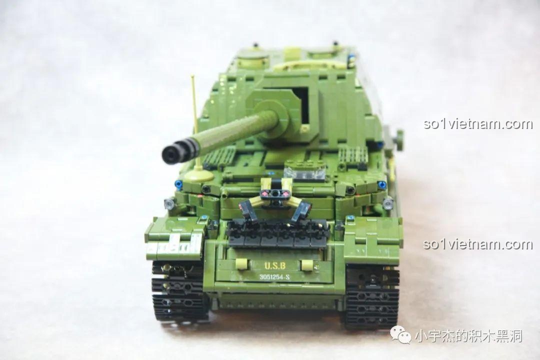 Mô hình Taigao Le T4012 Xe Tăng Diệt Ferdinand từ góc nhìn bên, thể hiện sự cân đối và mạnh mẽ của thiết kế.