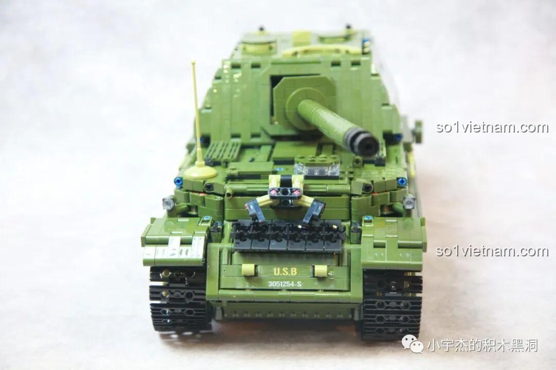 Mô hình Taigao Le T4012 Xe Tăng Diệt Ferdinand từ góc nhìn phía sau, các chi tiết giáp và bánh xích được tái hiện chân thực.