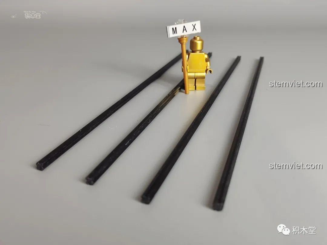 Đồ chơi xây dựng Cần Cẩu Công Trình Taigaole T4004, ảnh thể hiện chiều dài mô hình xe cẩu