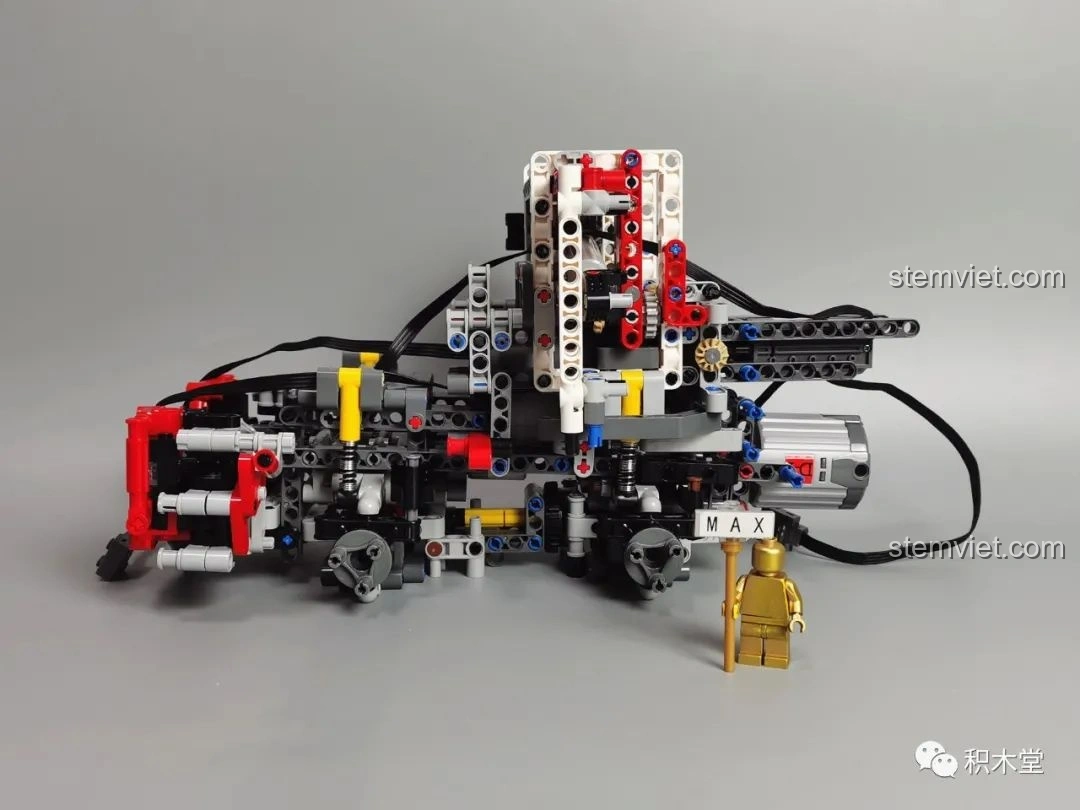 Phần càng trước của Taigaole T4007 Xe Cứu Hỏa Cứu Nạn đang được lắp ráp, với các chi tiết cơ khí và dây điện.