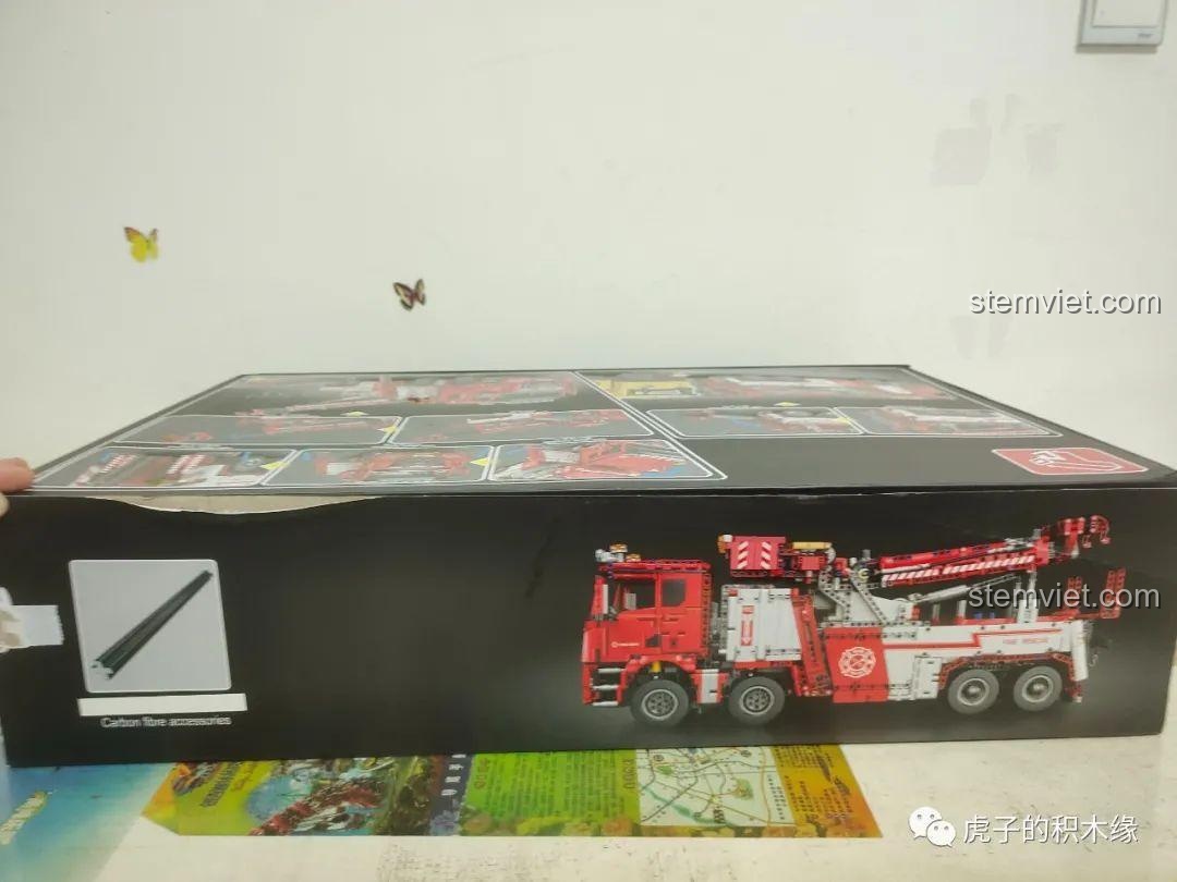 Mặt sau hộp bộ lắp ráp Xe Cứu Hỏa Taigaole T4007, thể hiện các tính năng điều khiển từ xa của xe cứu nạn 5030 mảnh