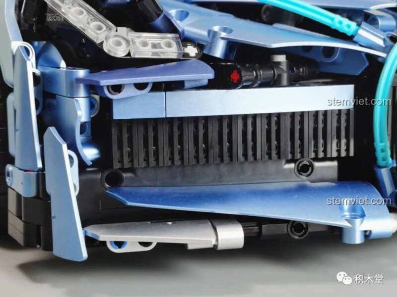 Túi linh kiện đặc biệt của bộ lắp ráp Taigaole T5004 Bugatti Divo được gấp gọn và dán băng keo để bảo vệ các mảnh sơn tĩnh điện. Đây là mô hình Bugatti Divo 5004 với bao bì cẩn thận.