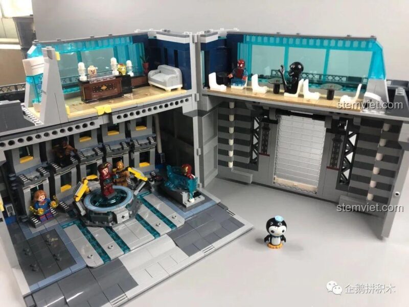 Hướng dẫn lắp ráp cho gói số 4 của bộ lắp ghép Taige Blocks 55120 Tòa Tháp Avengers, cho thấy tiến độ xây dựng mô hình.