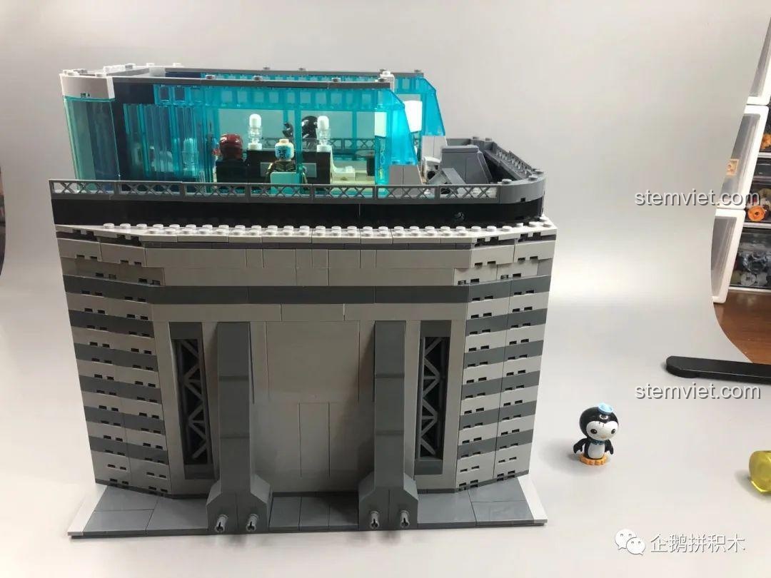 Góc nhìn từ trên xuống mô hình tầng 1 và tầng 2 Tòa Tháp Avengers Taige Blocks 55120, thể hiện tổng thể không gian và các chi tiết nhỏ, bộ lắp ghép 55120.