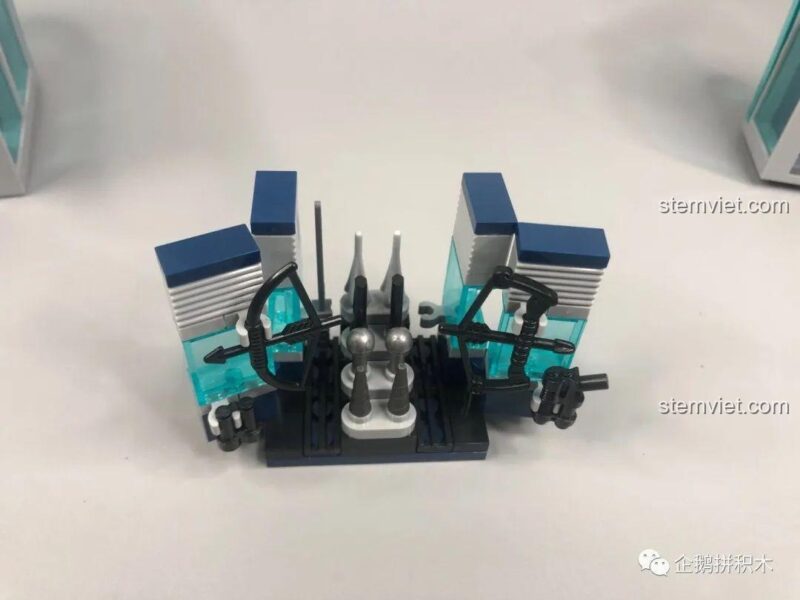 Góc nhìn từ trên xuống khu vực tập gym tầng 4 Tòa Tháp Avengers Taige Blocks 55120, thể hiện bố cục và các chi tiết nhỏ, bộ xếp hình Trụ sở Avengers.