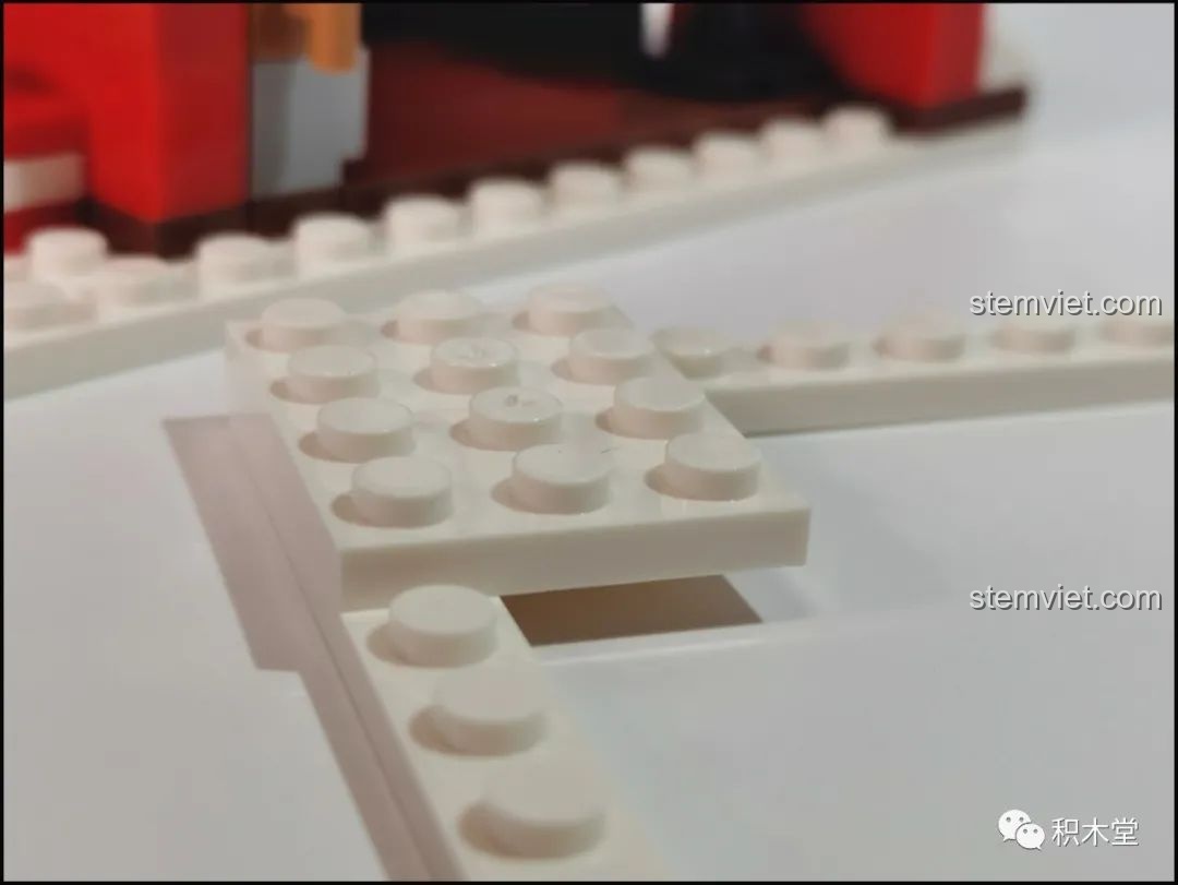 Cận cảnh các tấm đế phẳng của bộ Forange FC6003, cần được lắp đặt chắc chắn để đảm bảo chức năng.