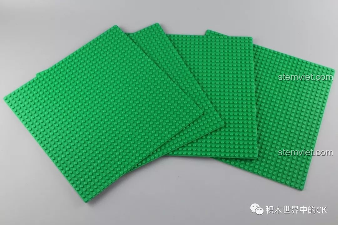 Các tấm đế màu xanh lá cây để tạo cảnh quan sân vườn cho bộ đồ chơi xây dựng Lâu đài công chúa Mould King.