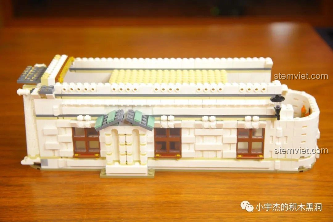 Tầng đầu tiên của mô hình Ngân hàng Gringotts MORK 032101 đã hoàn thành, tiến độ lắp ráp.