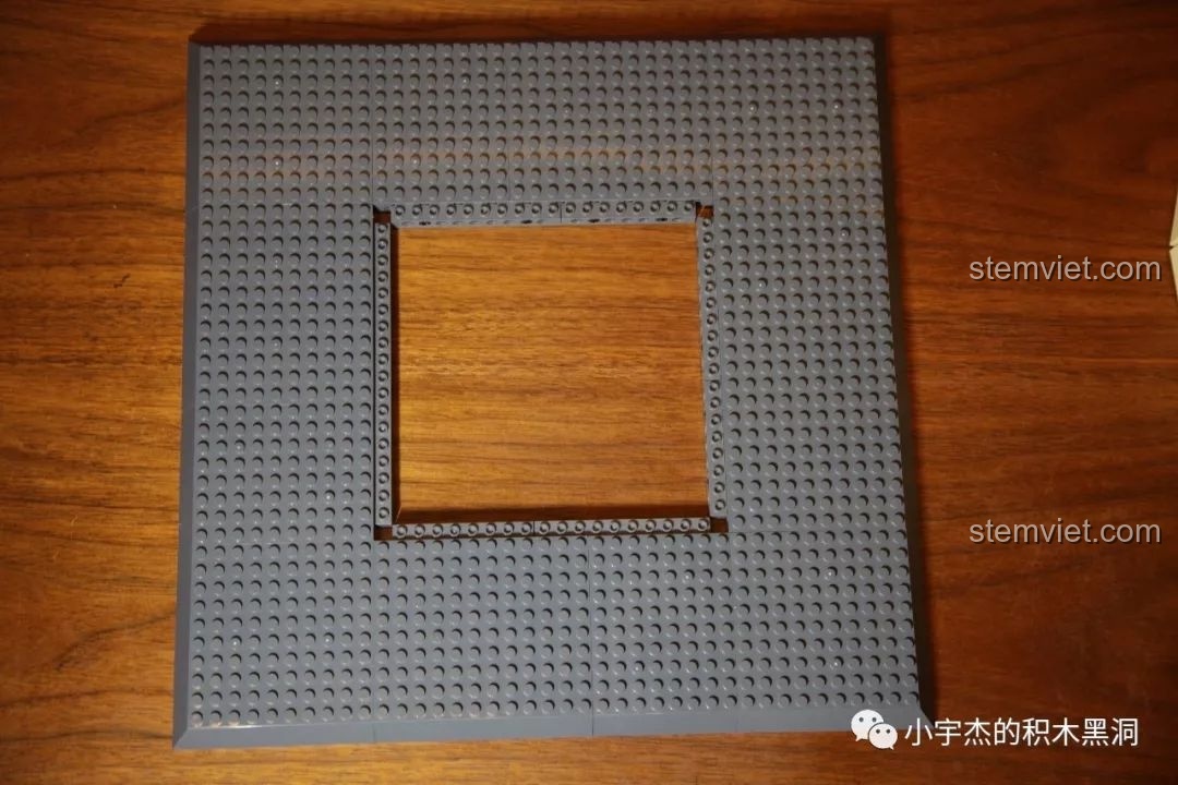 Khu vực tầng hầm đổ nát bên trong mô hình WANGE 5225 Đấu trường Colosseum La Mã được tái hiện chi tiết.